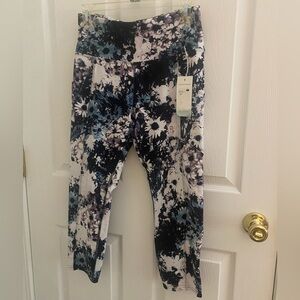 NWT BALANCE COLLECTION Cropped Workout Leggings Size Large